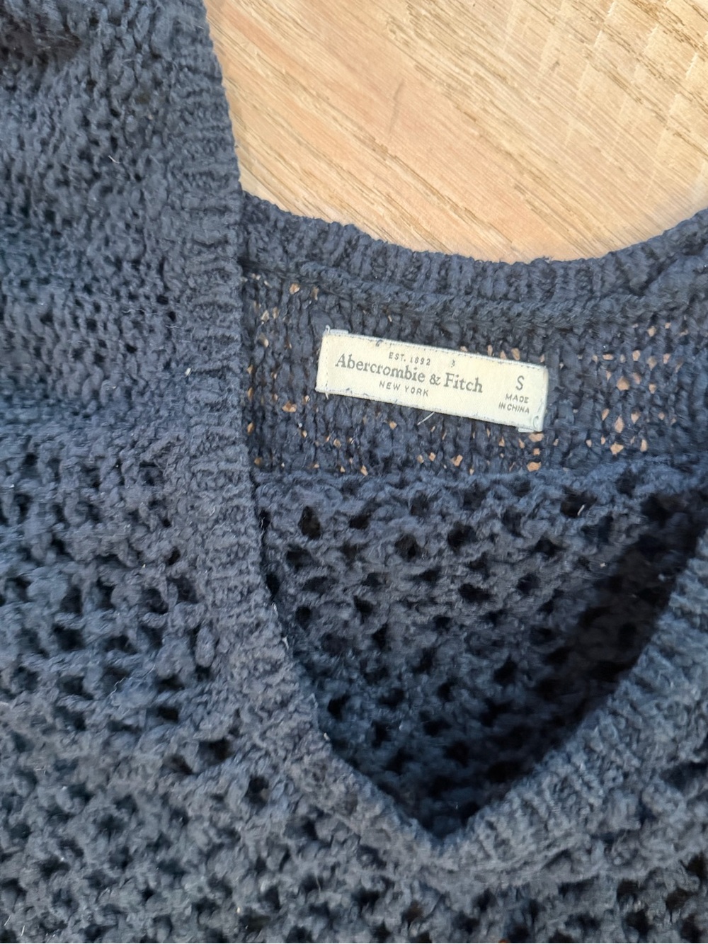 Abercrombie & Fitch Reversible Open Knit Sweater. Small - Picture 2 of 4